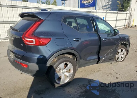 2021 Volvo Xc40 T4 Momentum z USA, uszkodzony, nr VIN YV4AC2HK4M2604185